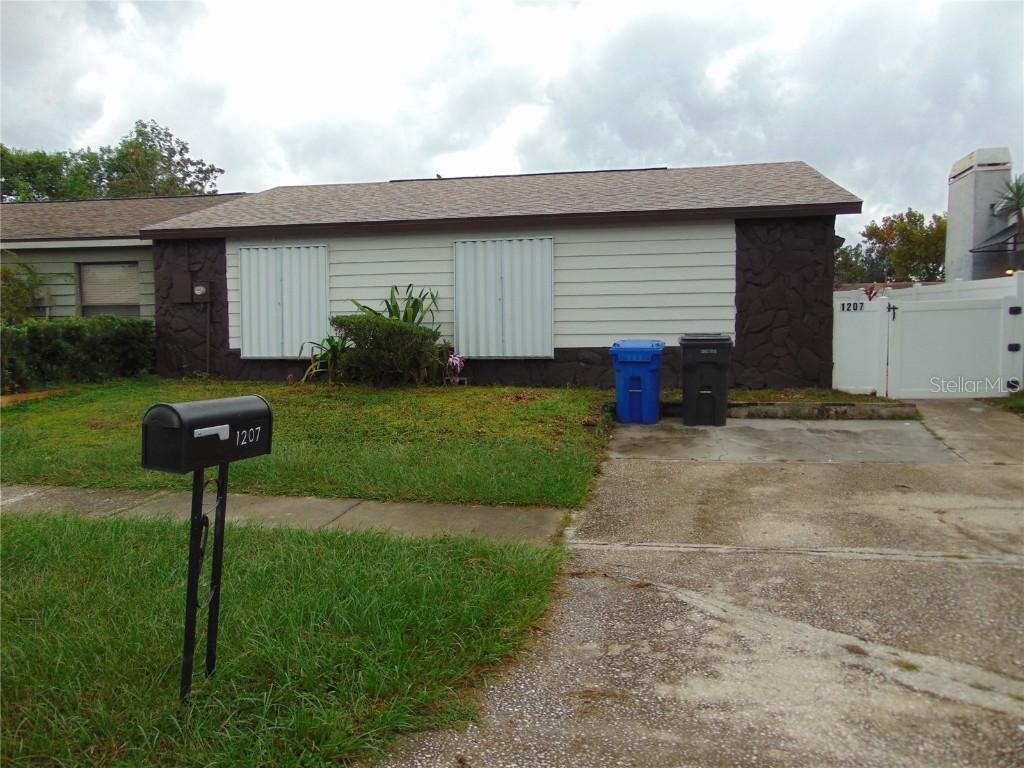 1207 Mohrlake Dr., Brandon, FL 33511