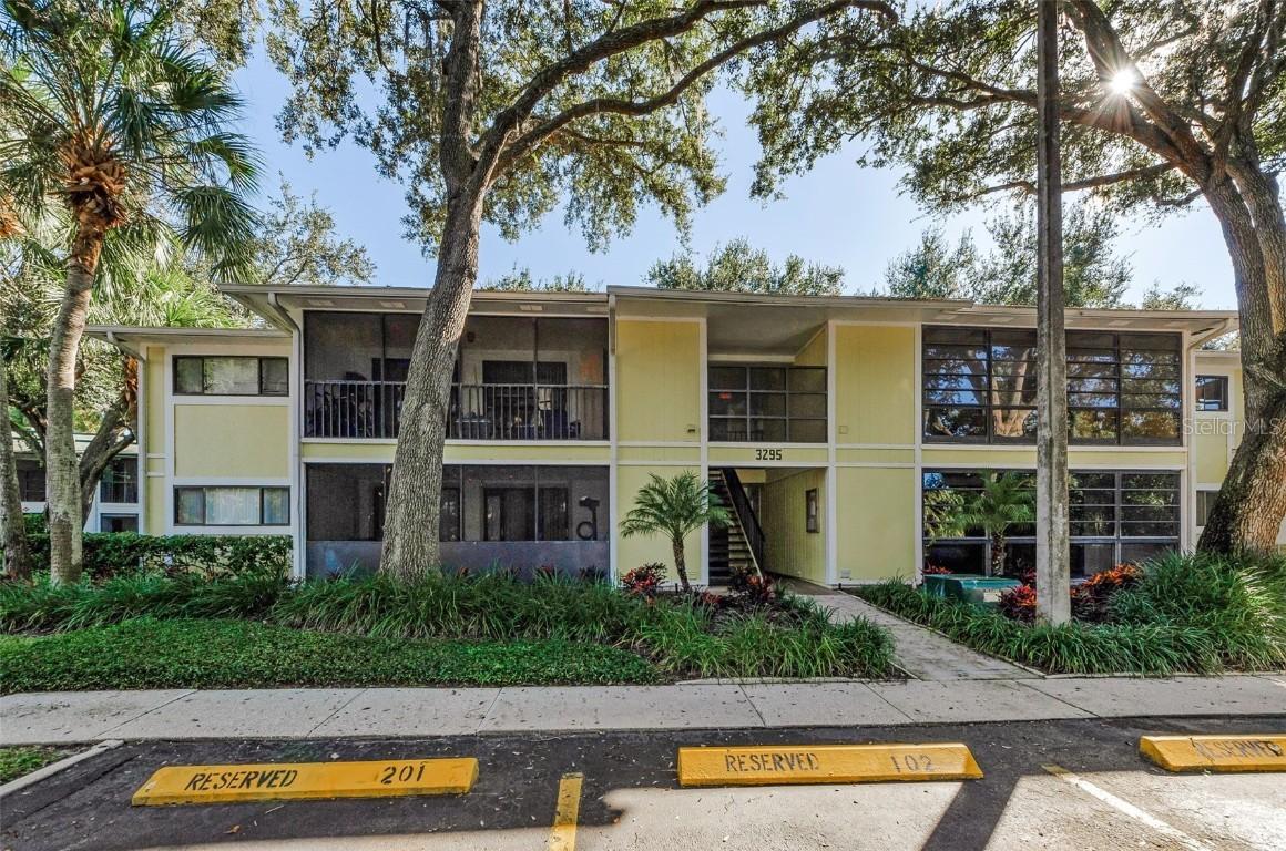 3295 Fox Chase Cir. #104, Palm Harbor, FL 34683