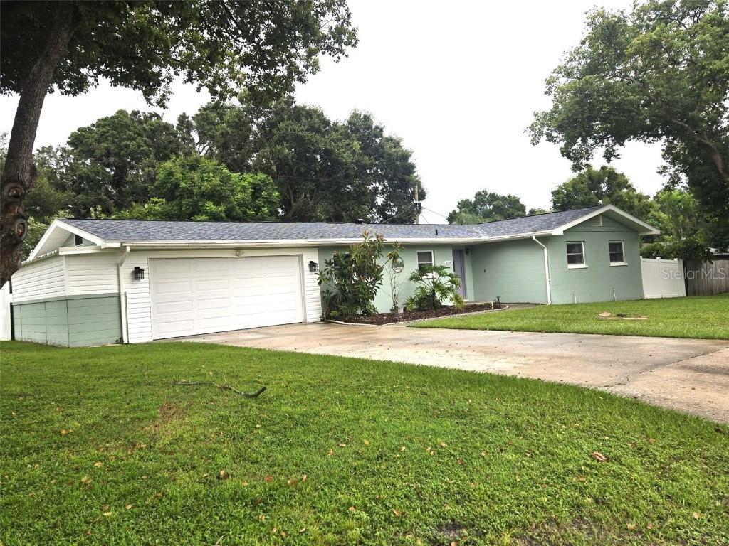 2110 Nottingham Rd., Lakeland, FL 33803