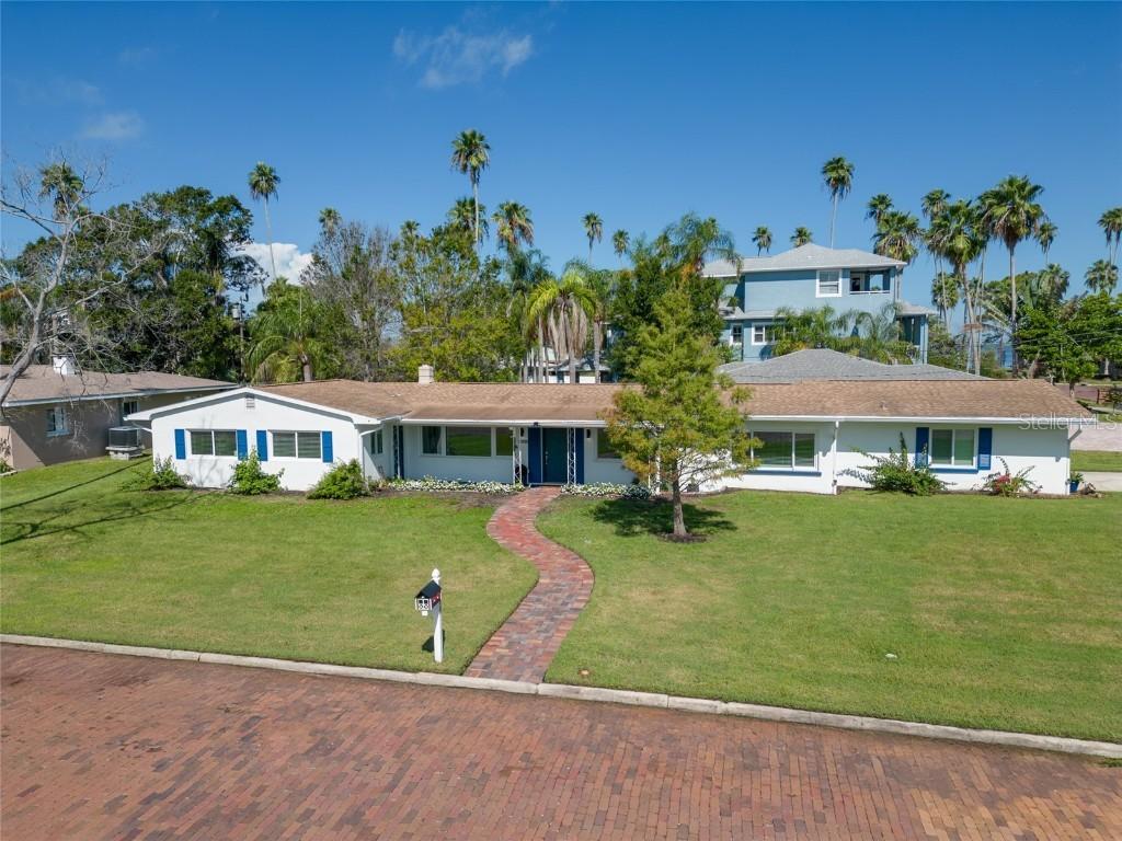 1794 Santa Barbara Dr, Dunedin, FL 34698