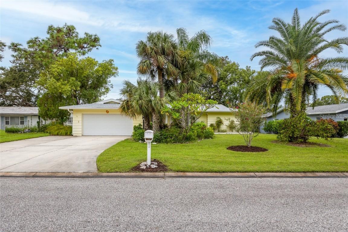 2310 Sarazen Dr, Dunedin, FL 34698