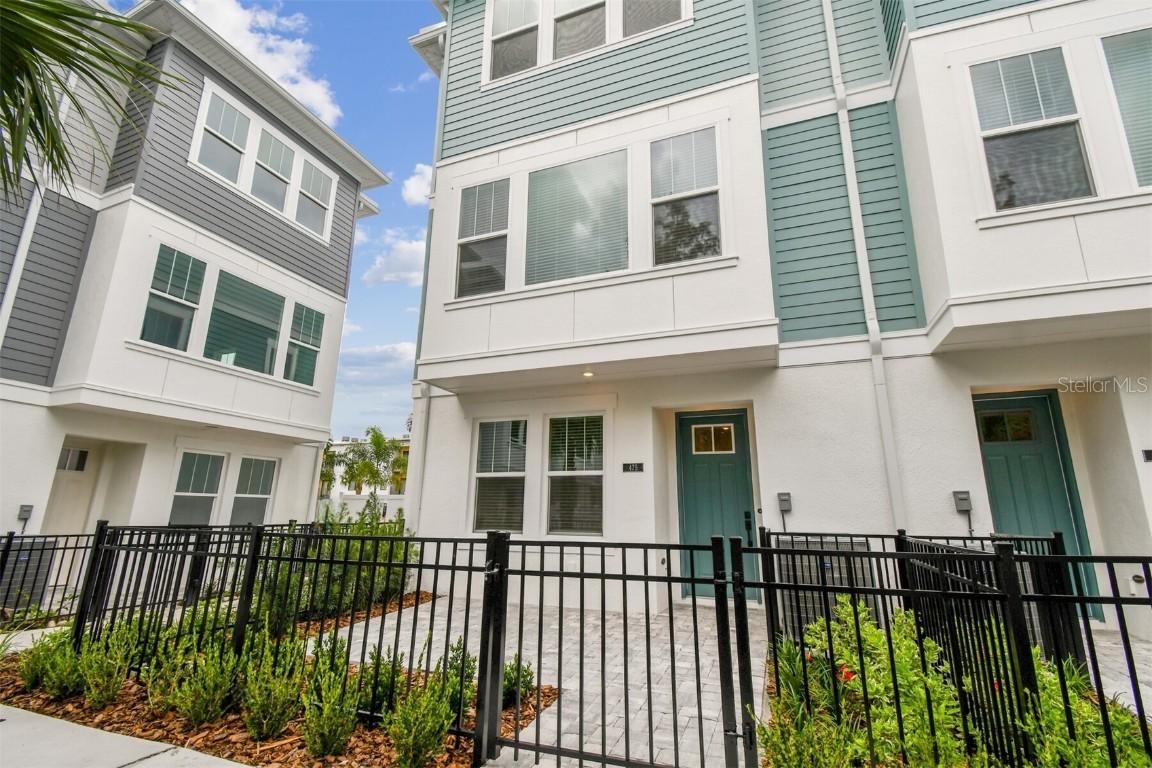 475 31st Way, St Petersburg, FL 33713