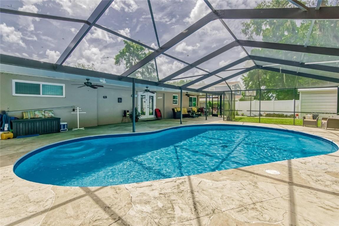 207 Glendale Dr., Brandon, FL 33511