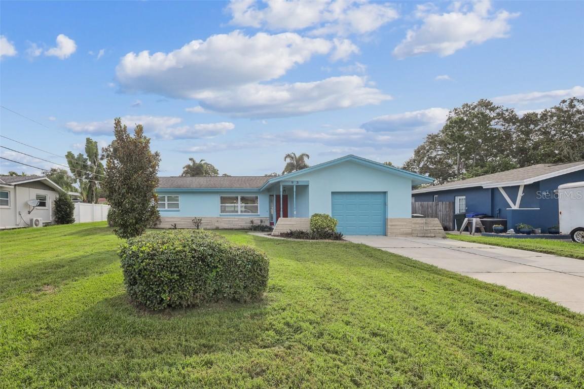 93 Oakwood Dr., Dunedin, FL 34698