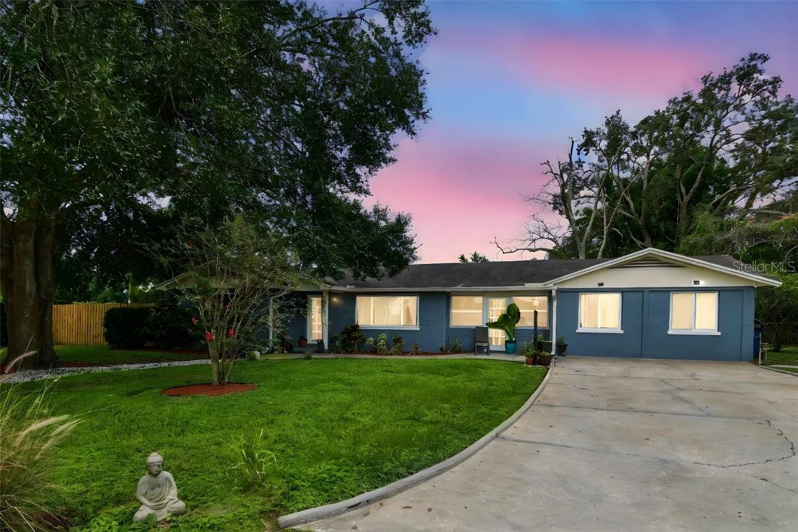 1402 W Bogie Dr., Tampa, FL 33612