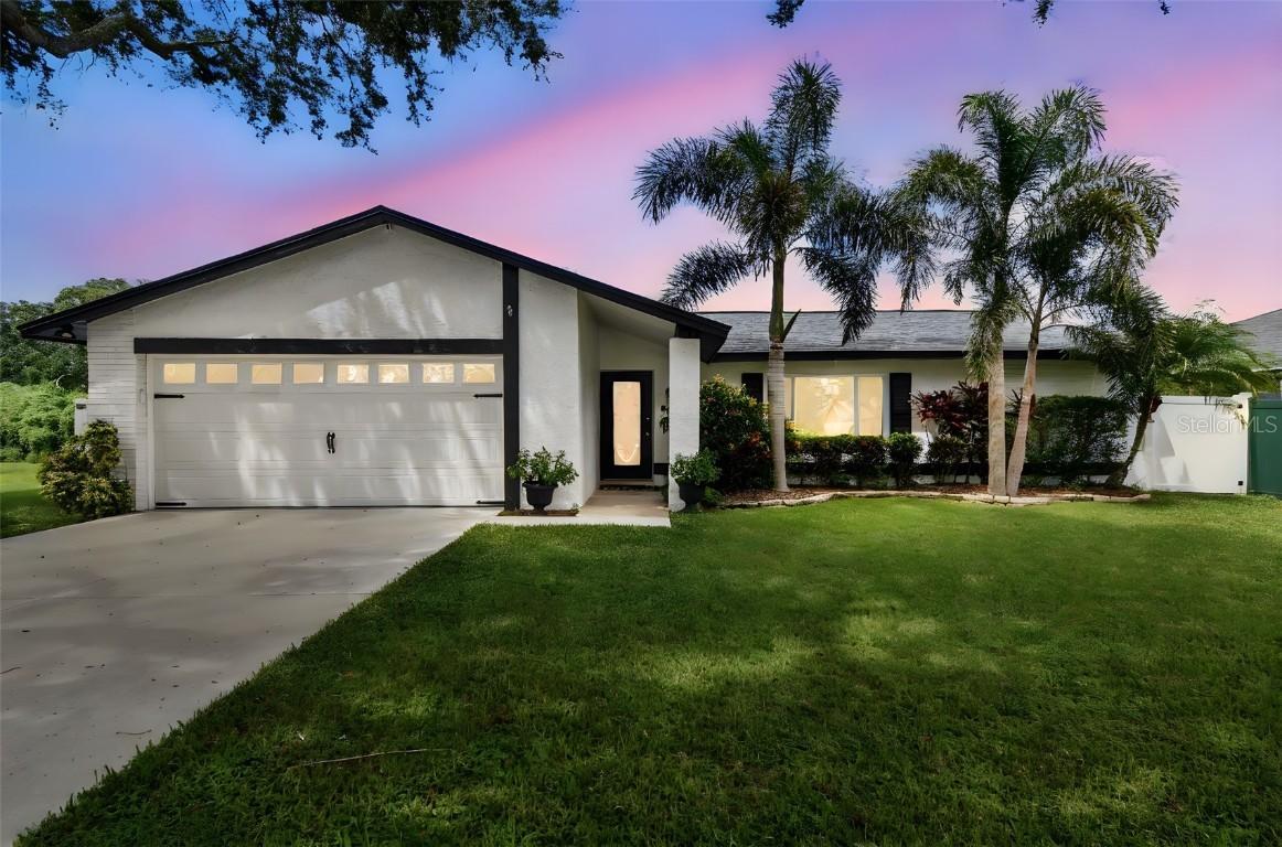 17630 Meadowbridge Dr., Lutz, FL 33549