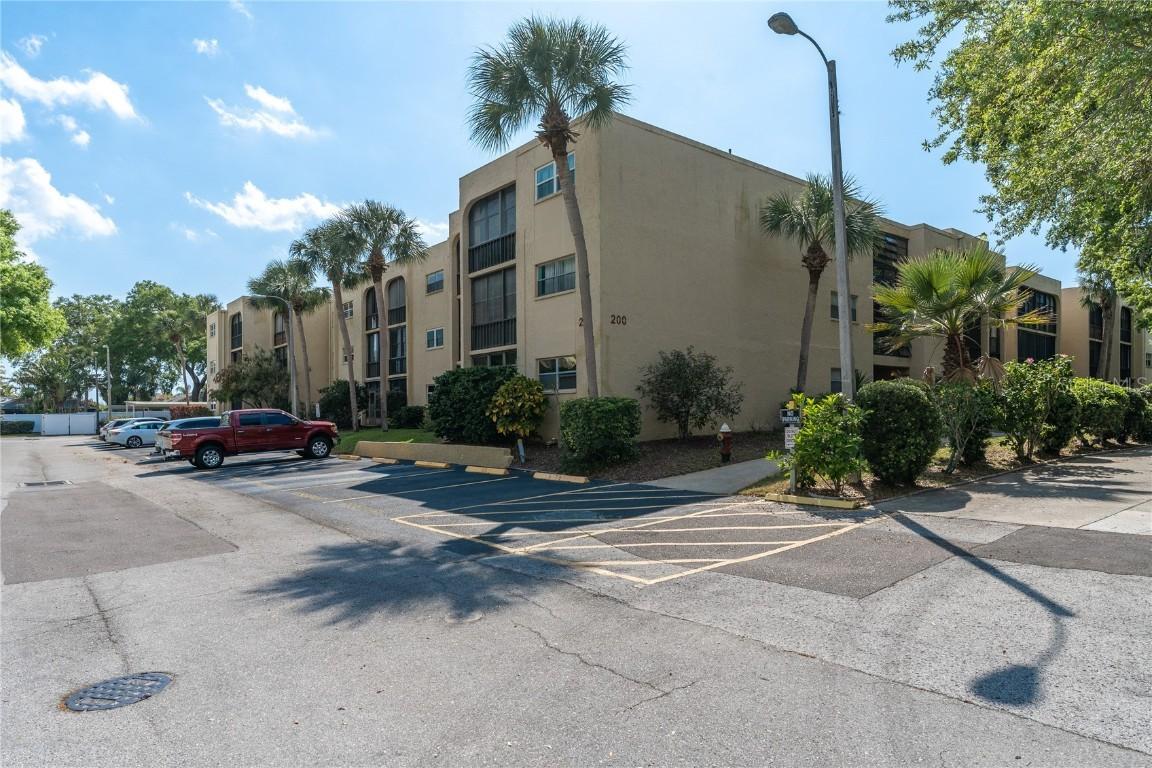 11485 Oakhurst Rd. #207, Largo, FL 33774