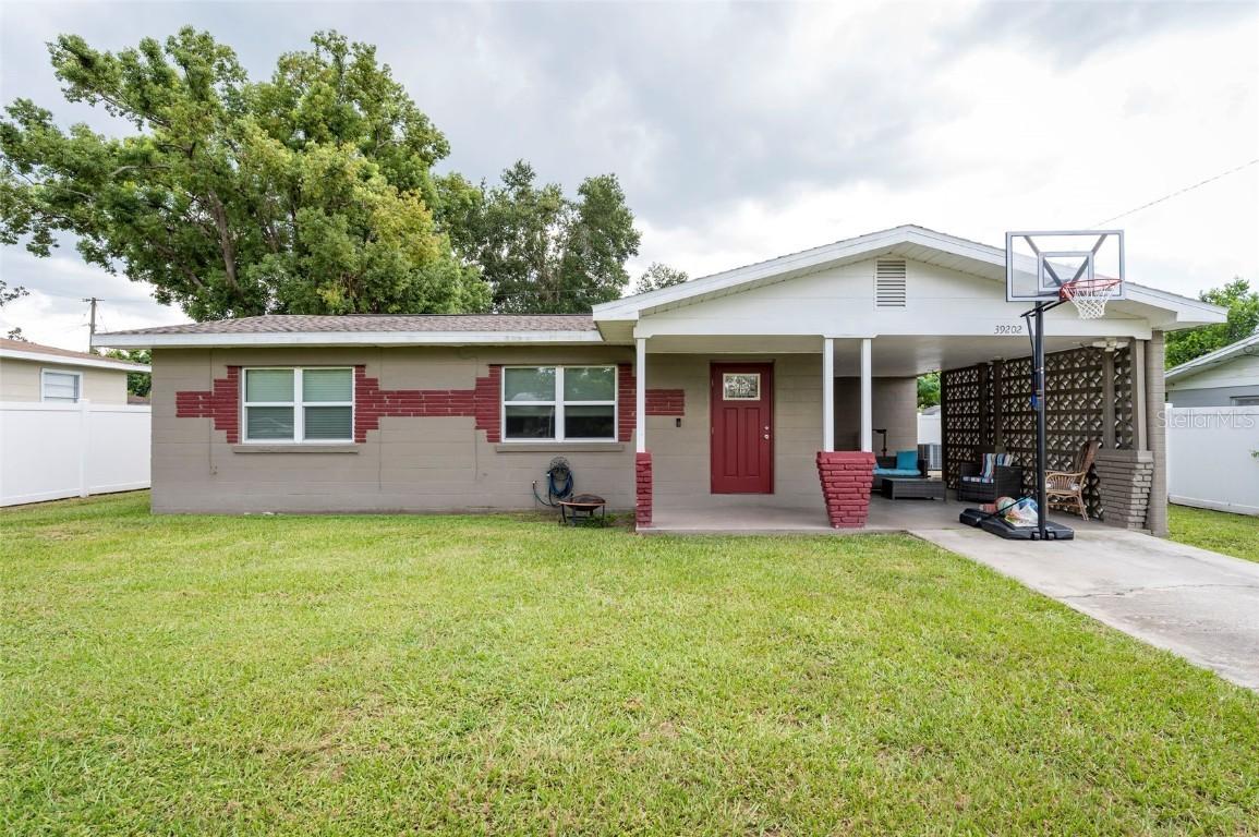 39202 Heights Ave., Zephyrhills, FL 33542