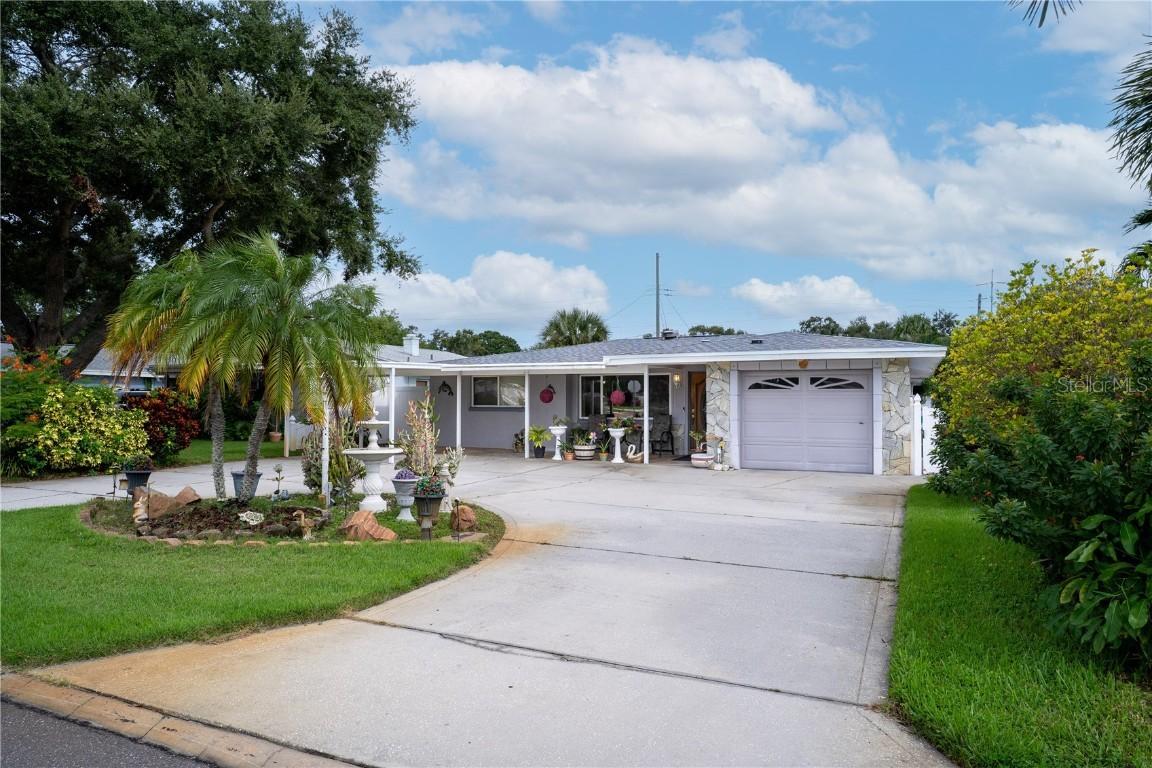 10429 Temple Way, Seminole, FL 33772