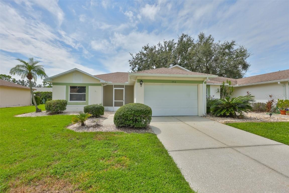 1910 Grand Cypress Ln., Sun City Center, FL 33573
