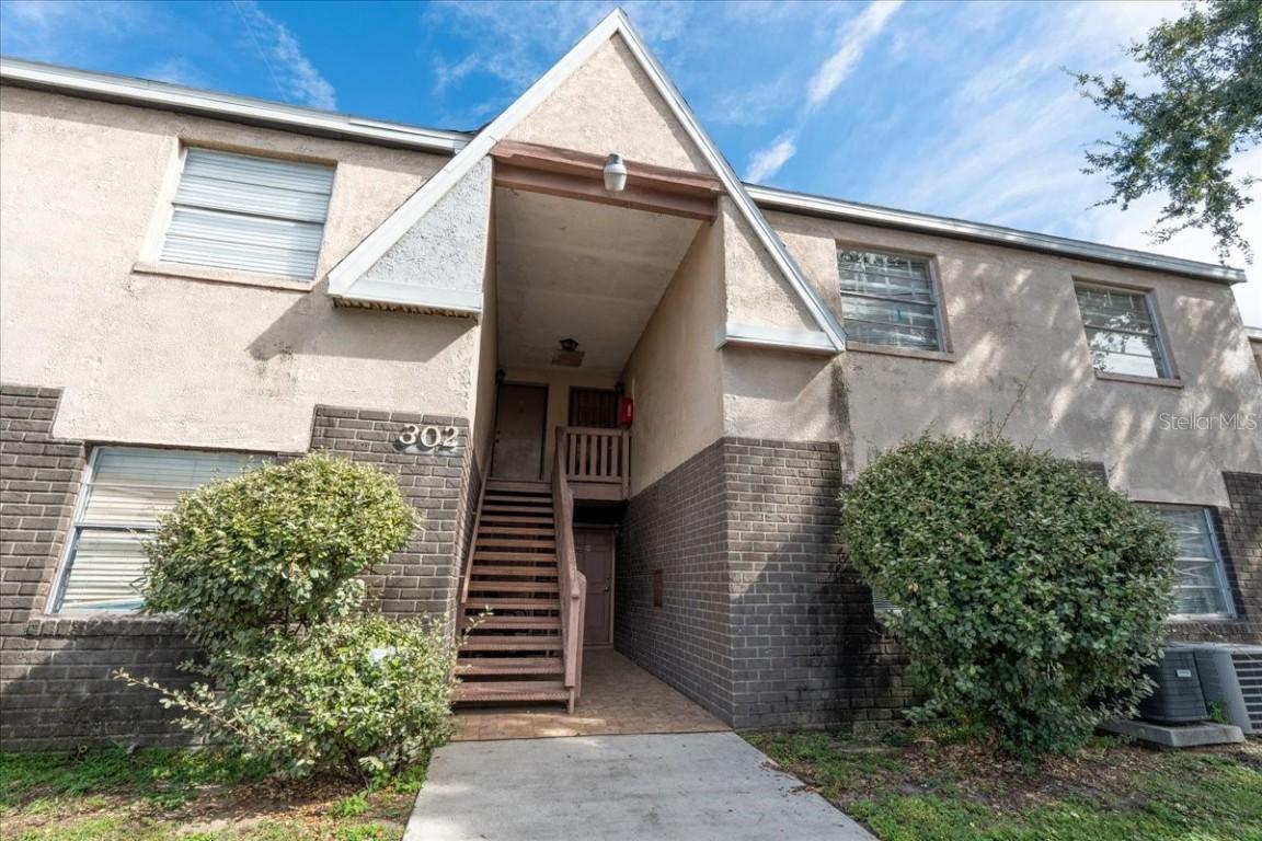302 E Whitehall Ct. #112, Tampa, FL 33604