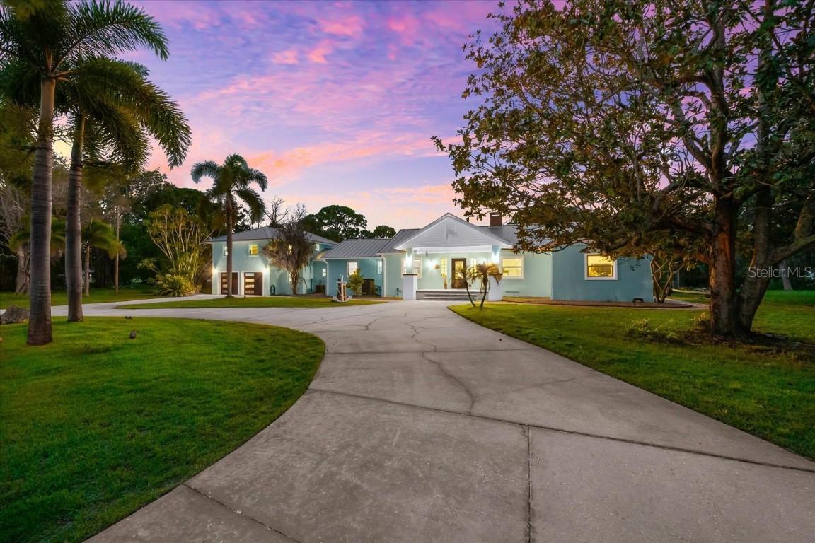 768 Seminole Blvd., Tarpon Springs, FL 34689