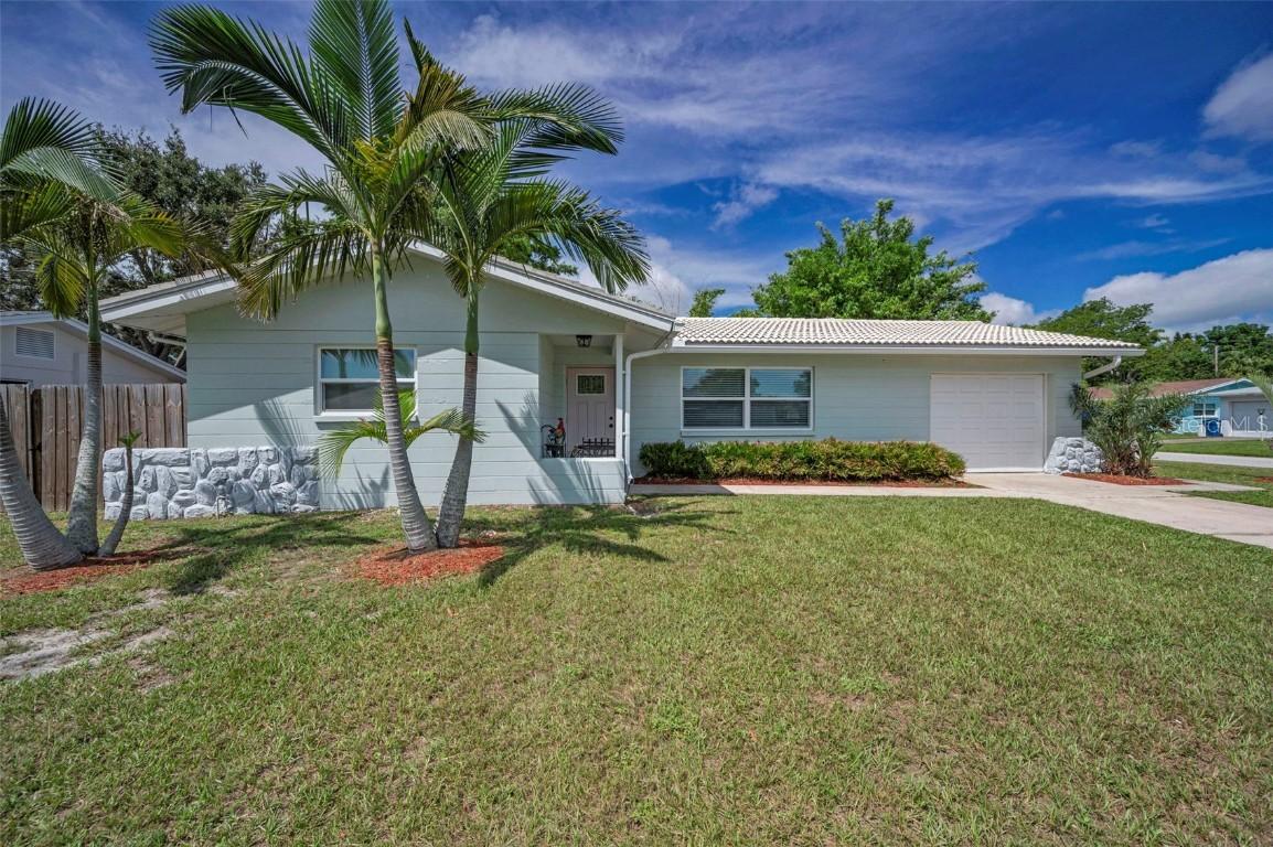 9962 111th St., Seminole, FL 33772