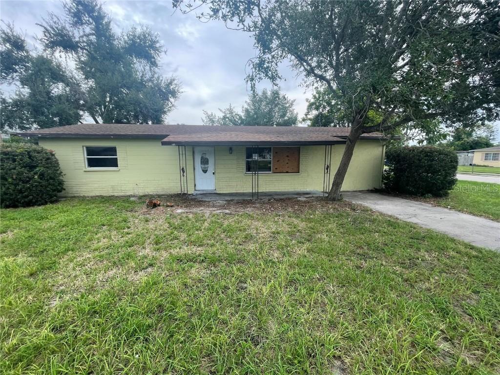 910 Orlando Ave., Bradenton, FL 34207
