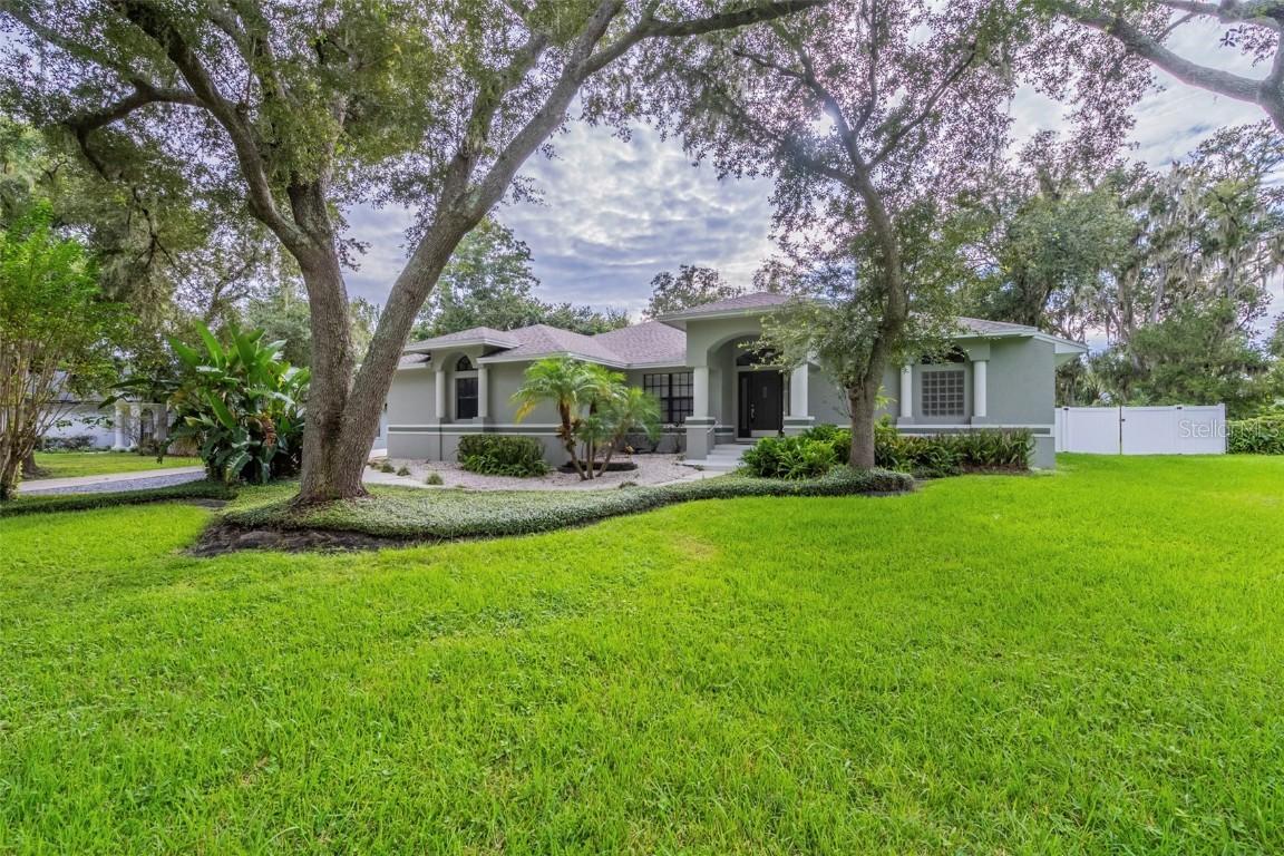 6745 Forestwood Dr W, Lakeland, FL 33811