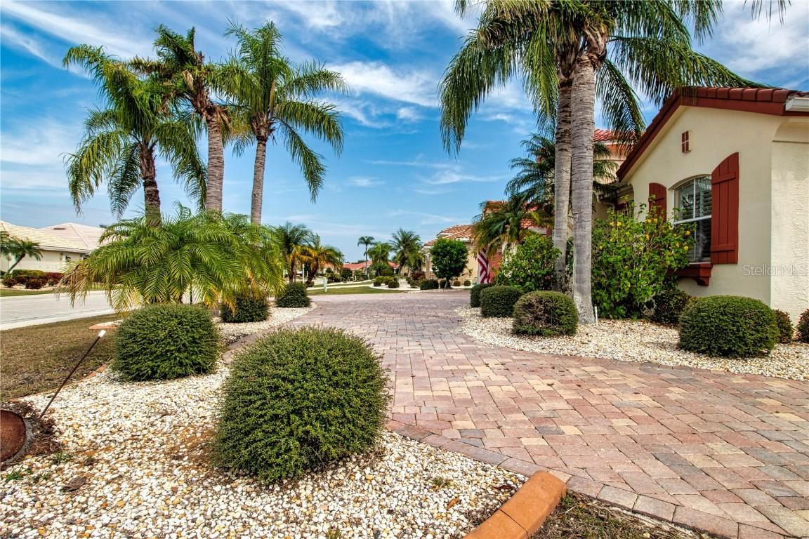 1115 Signature Dr., Sun City Center, FL 33573