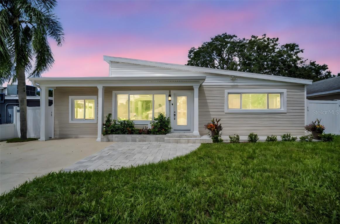 713 Pine St., Tarpon Springs, FL 34689