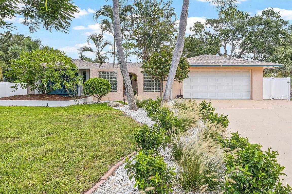 129 Carlyle Dr., Palm Harbor, FL 34683
