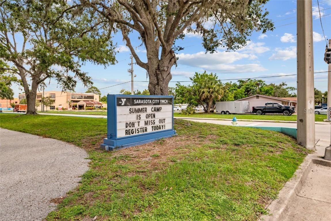 2462 Prospect St., Sarasota, FL 34239