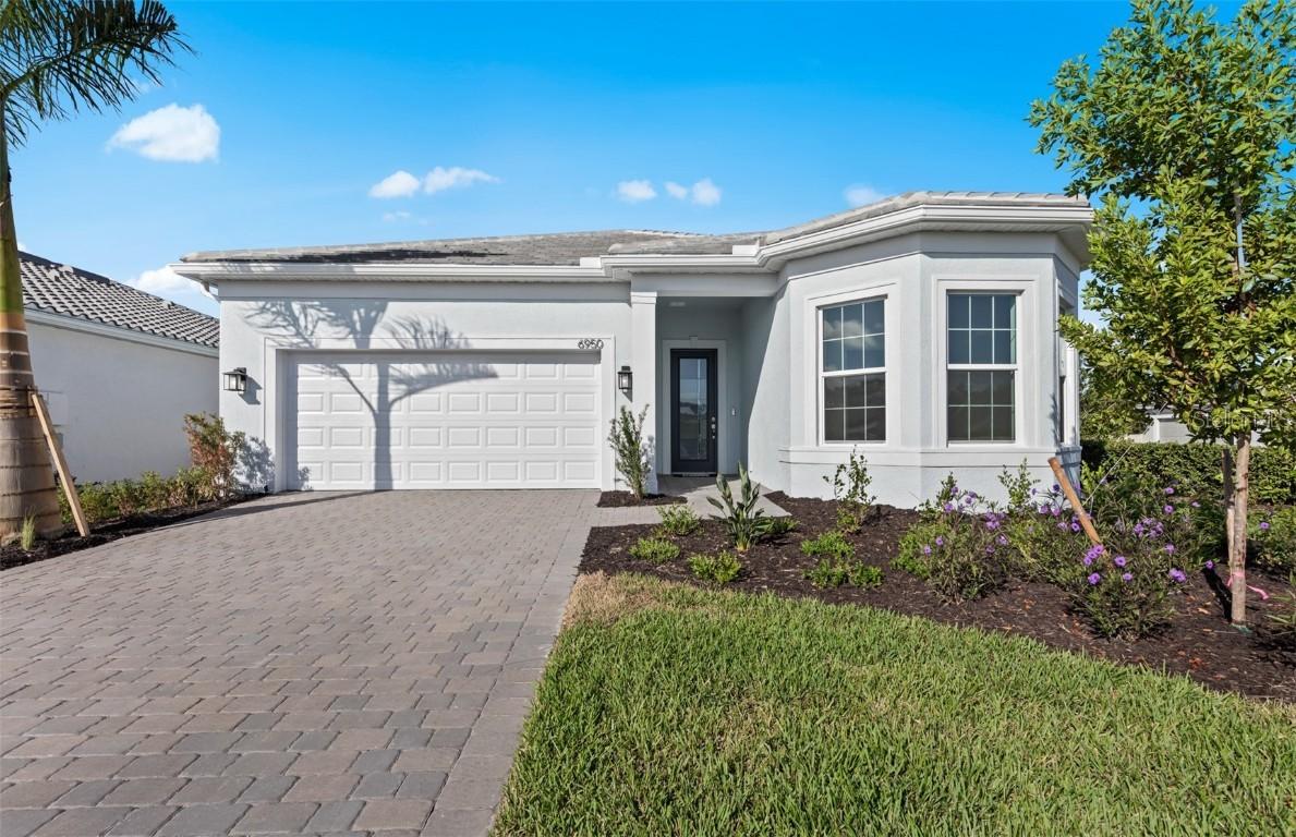 6950 Honeybell Dr., Nokomis, FL 34275