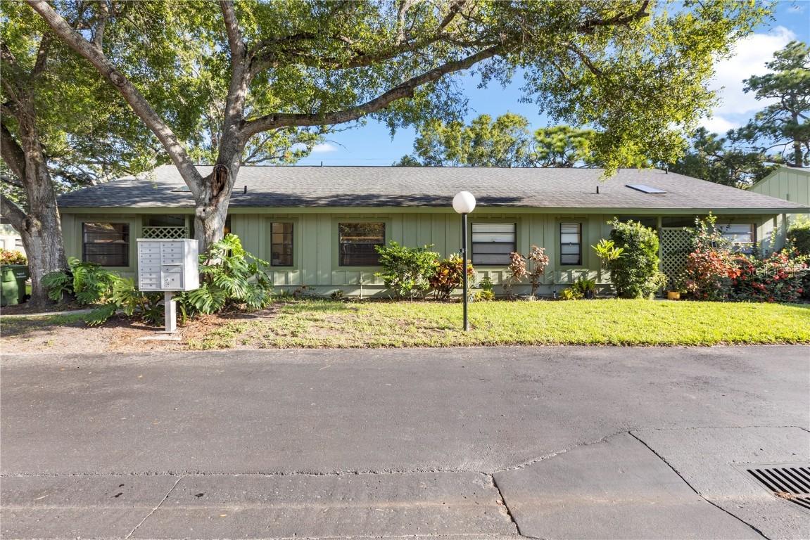 5015 Barrington Cir. #201, Sarasota, FL 34234