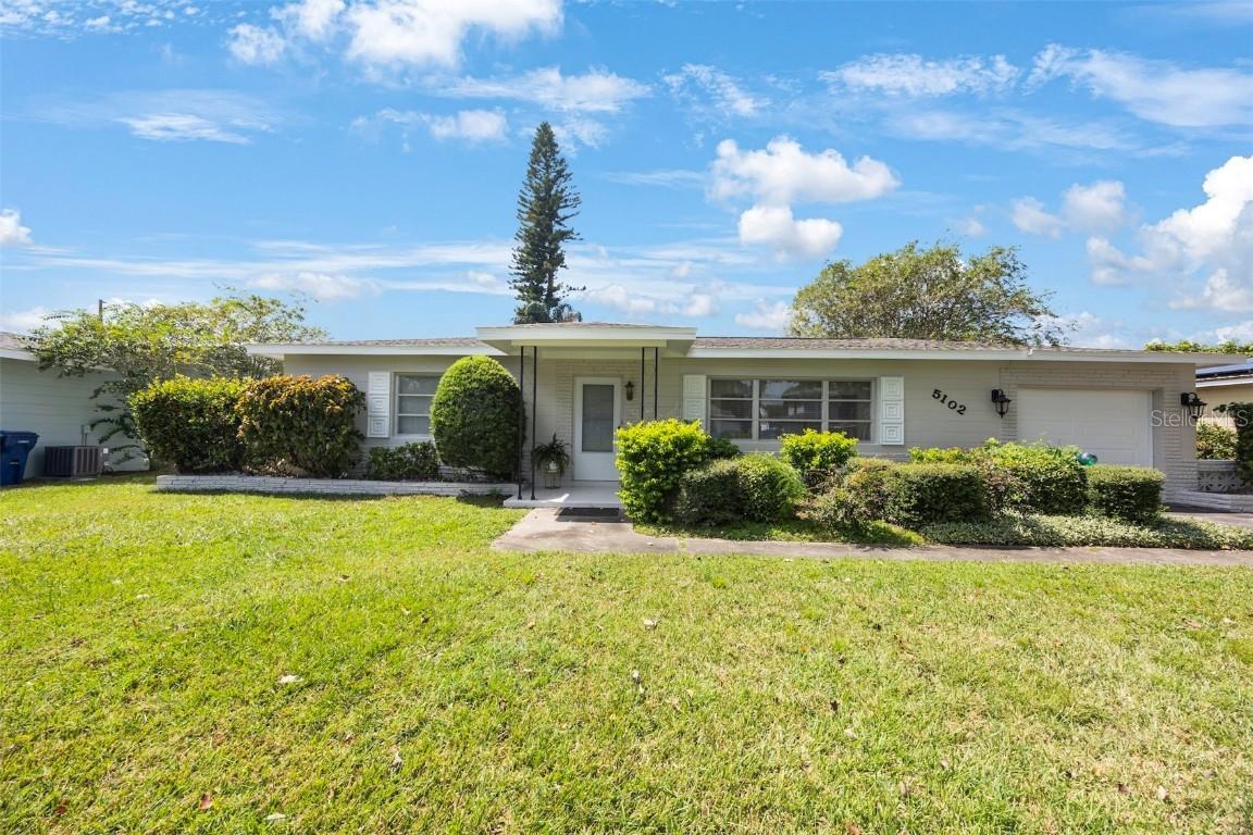 5102 Lake Charles Dr., Kenneth City, FL 33709