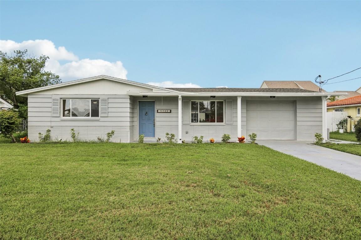 8233 Channel Dr., Port Richey, FL 34668