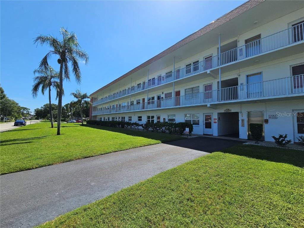 5728 14th Ave. #104B, St Petersburg, FL 33710