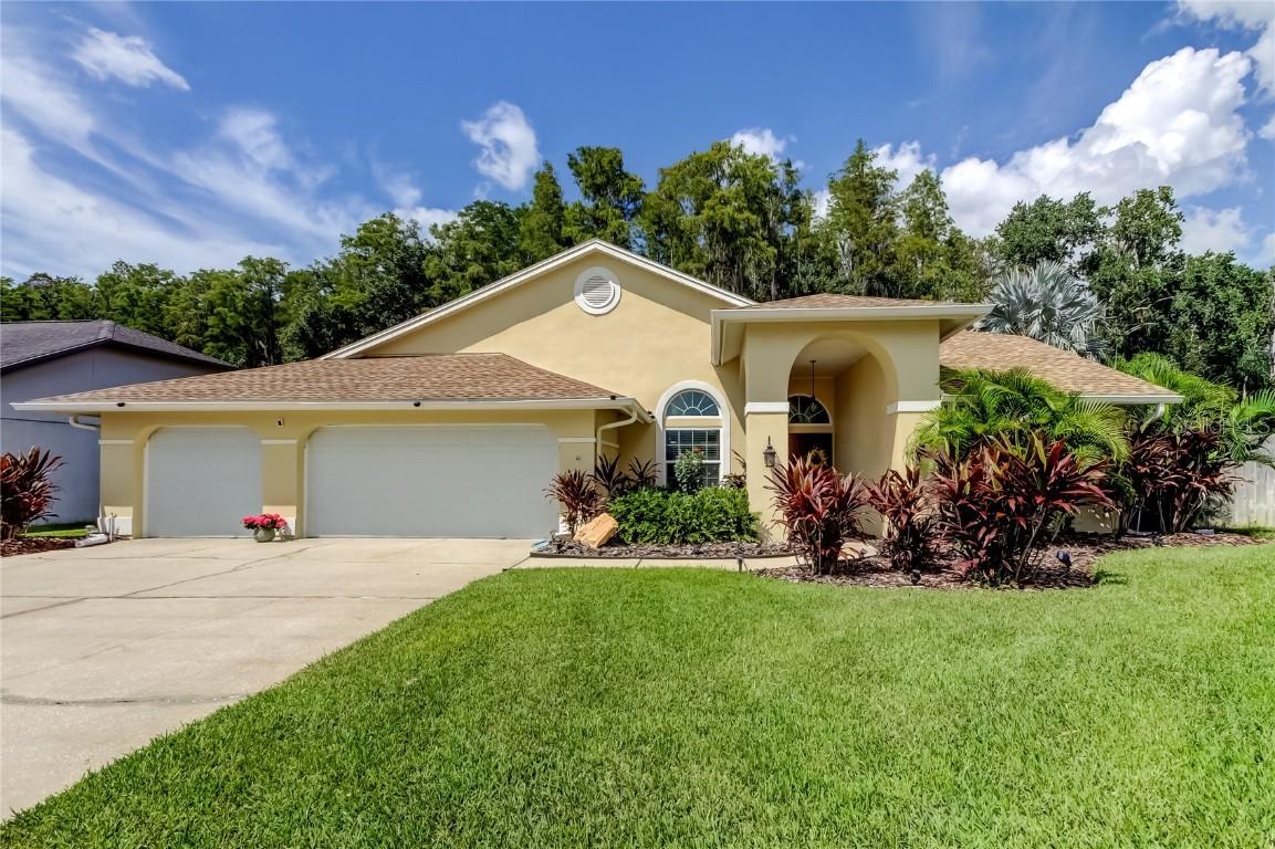 965 Cobblestone Ln., Tarpon Springs, FL 34688