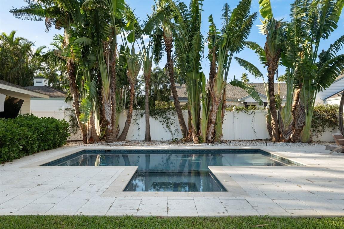 827 Snell Isle Blvd., St Petersburg, FL 33704