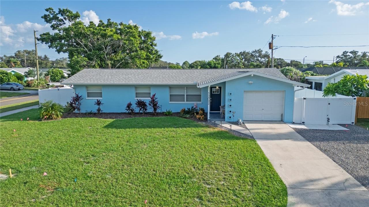13702 Martinique Dr., Seminole, FL 33776