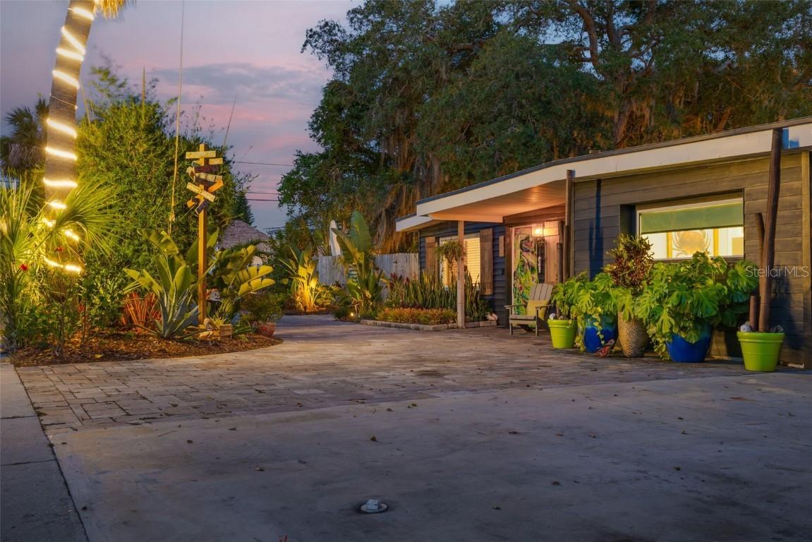 832 Florida Ave., Palm Harbor, FL 34683