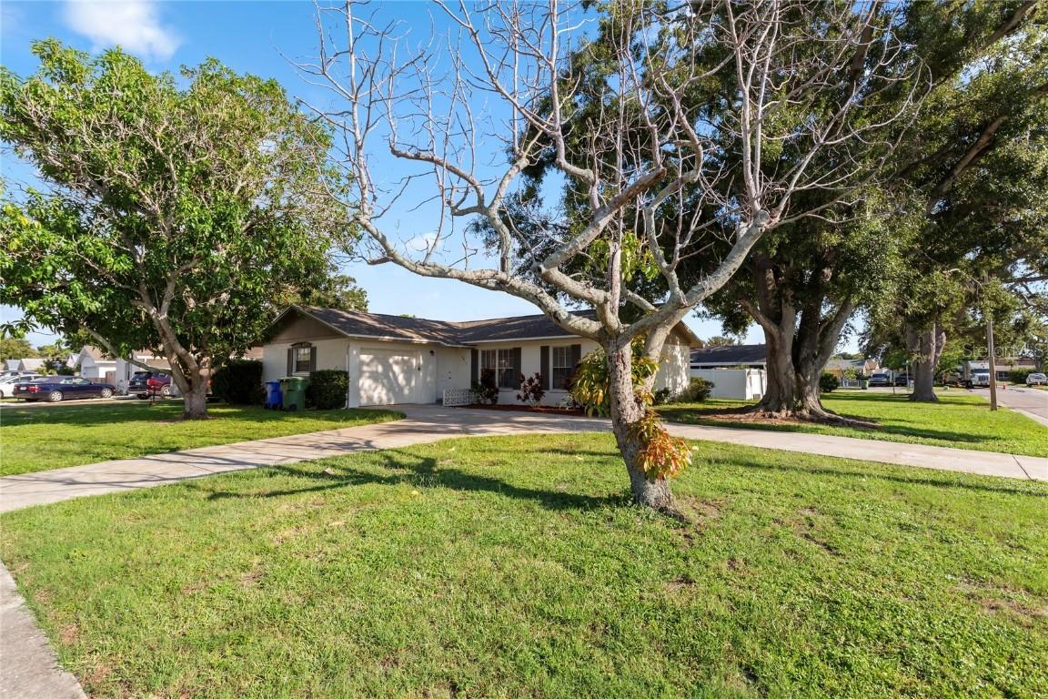 2813 20th Ave., Bradenton, FL 34205