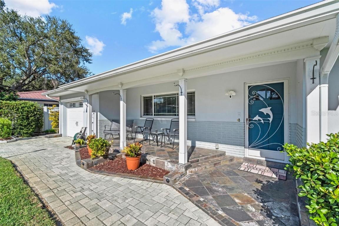 231 Temple Ln., Belleair Bluffs, FL 33770