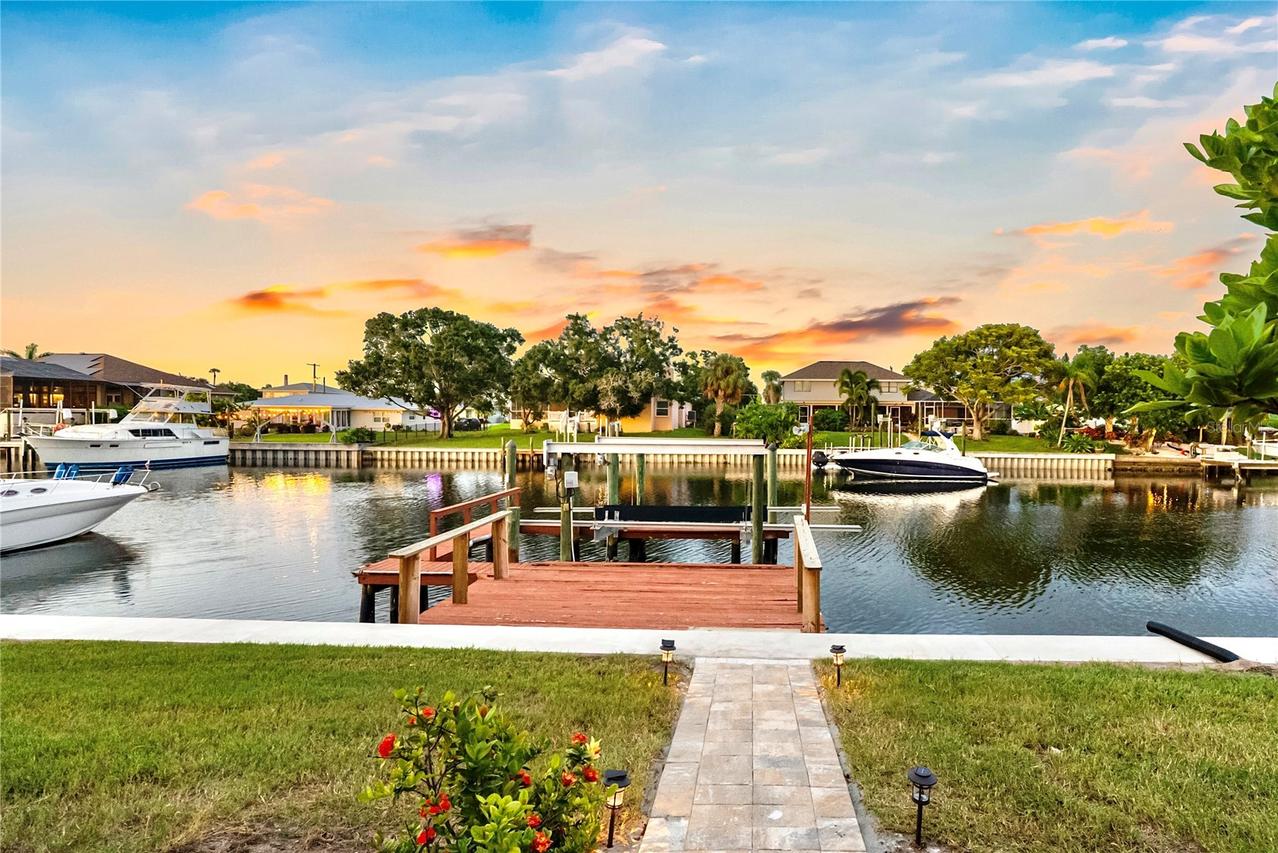 727 Flamingo Dr., Apollo Beach, FL 33572