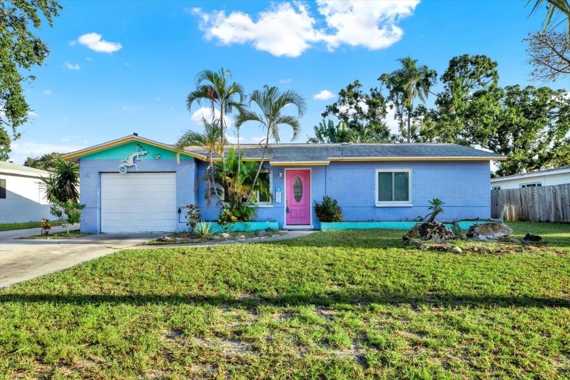 720 Orangeview Dr., Largo, FL 33778