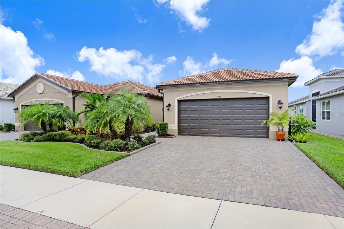 4749 Avila Lakes Dr., Wimauma, FL 33598