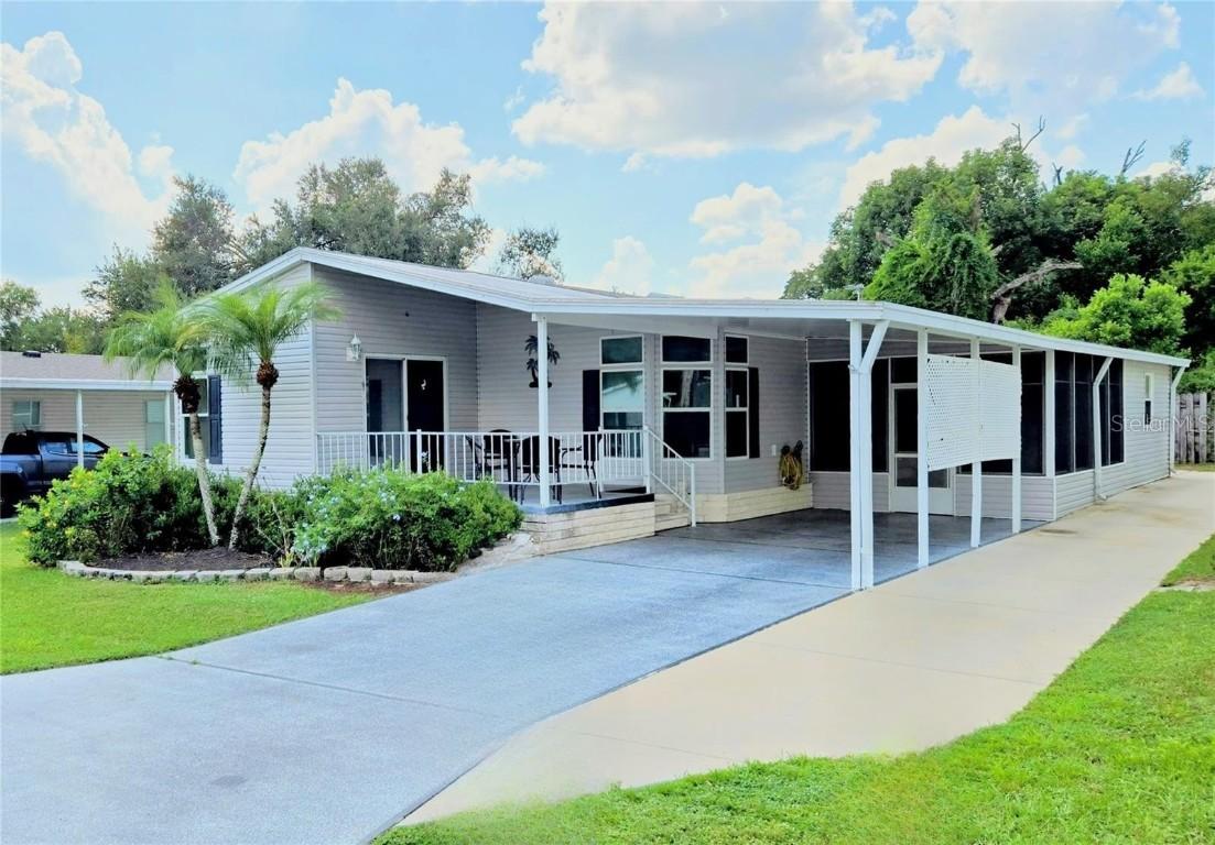 5823 Navaho Ct., Zephyrhills, FL 33542