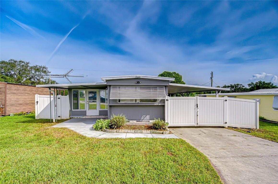 37741 Newal Ave., Zephyrhills, FL 33542