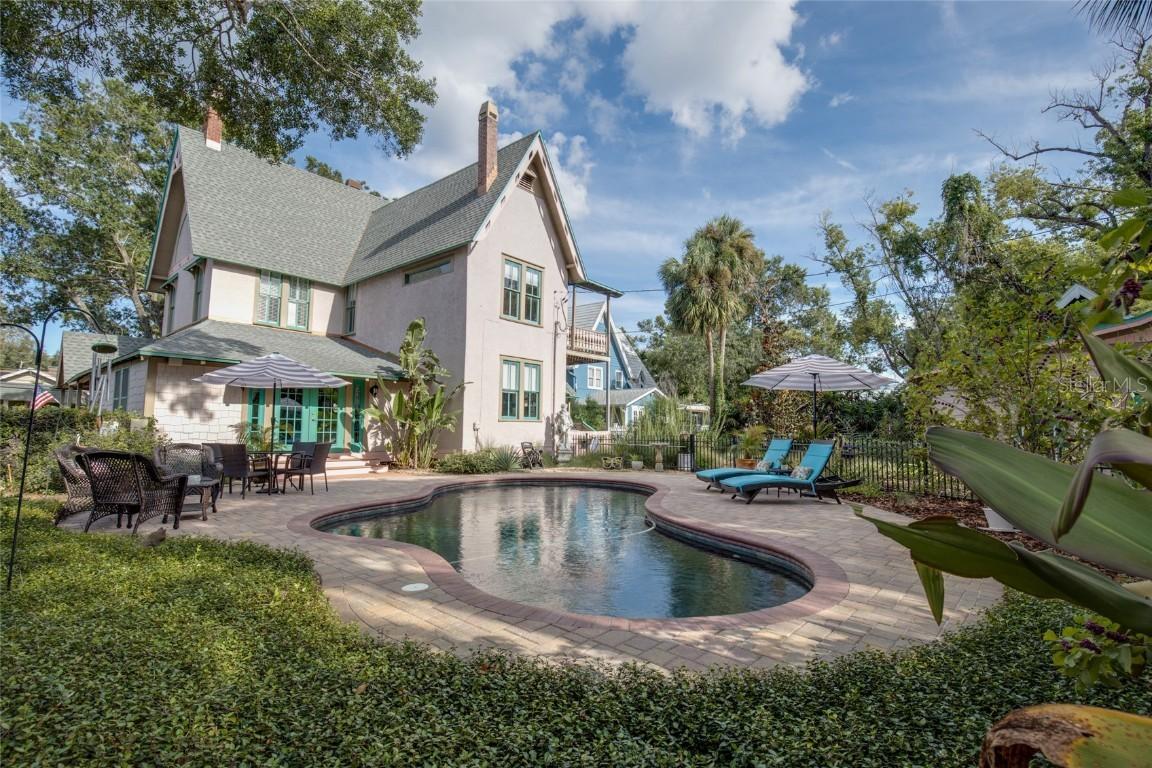101 Read St., Tarpon Springs, FL 34689