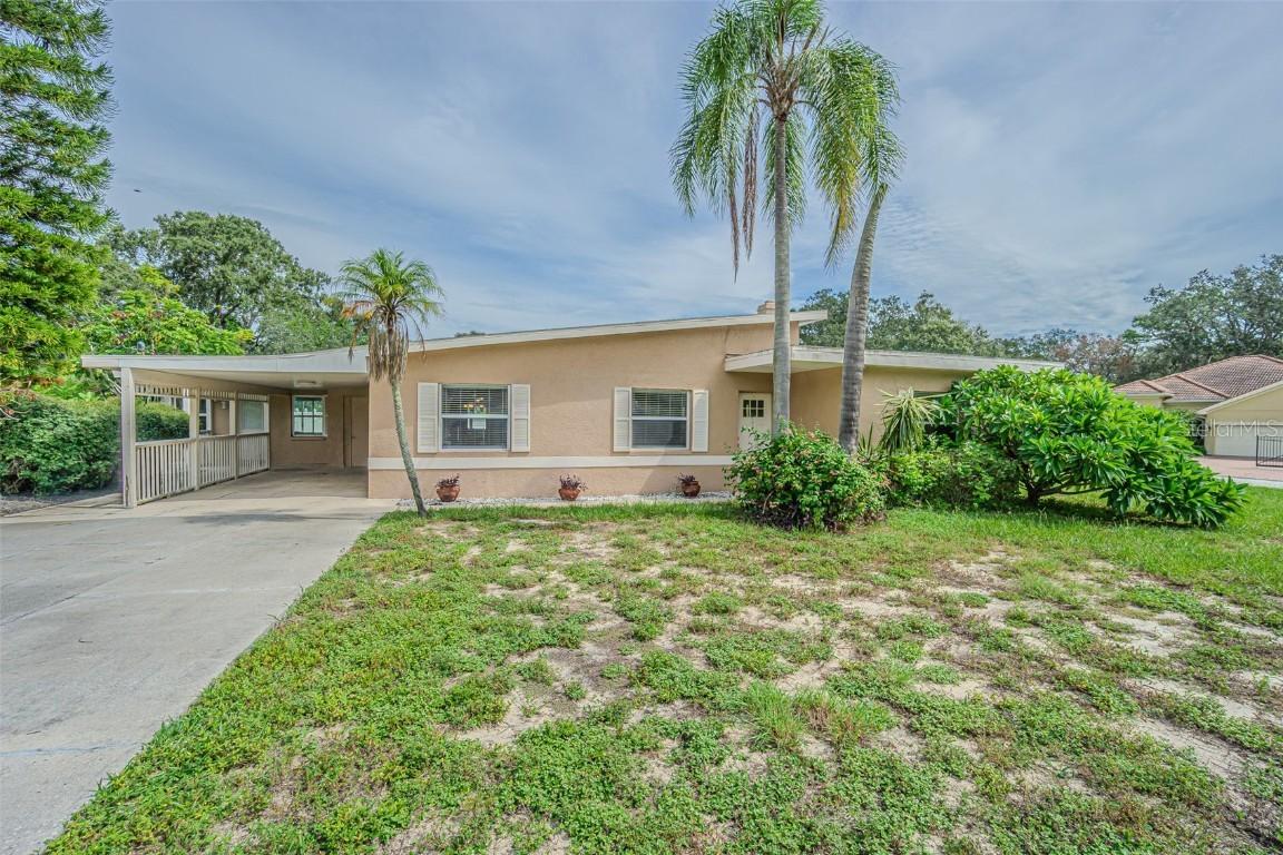 912 Riverside Dr., Tarpon Springs, FL 34689