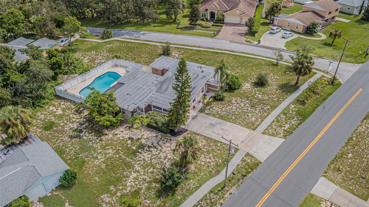 912 Riverside Dr., Tarpon Springs, FL 34689