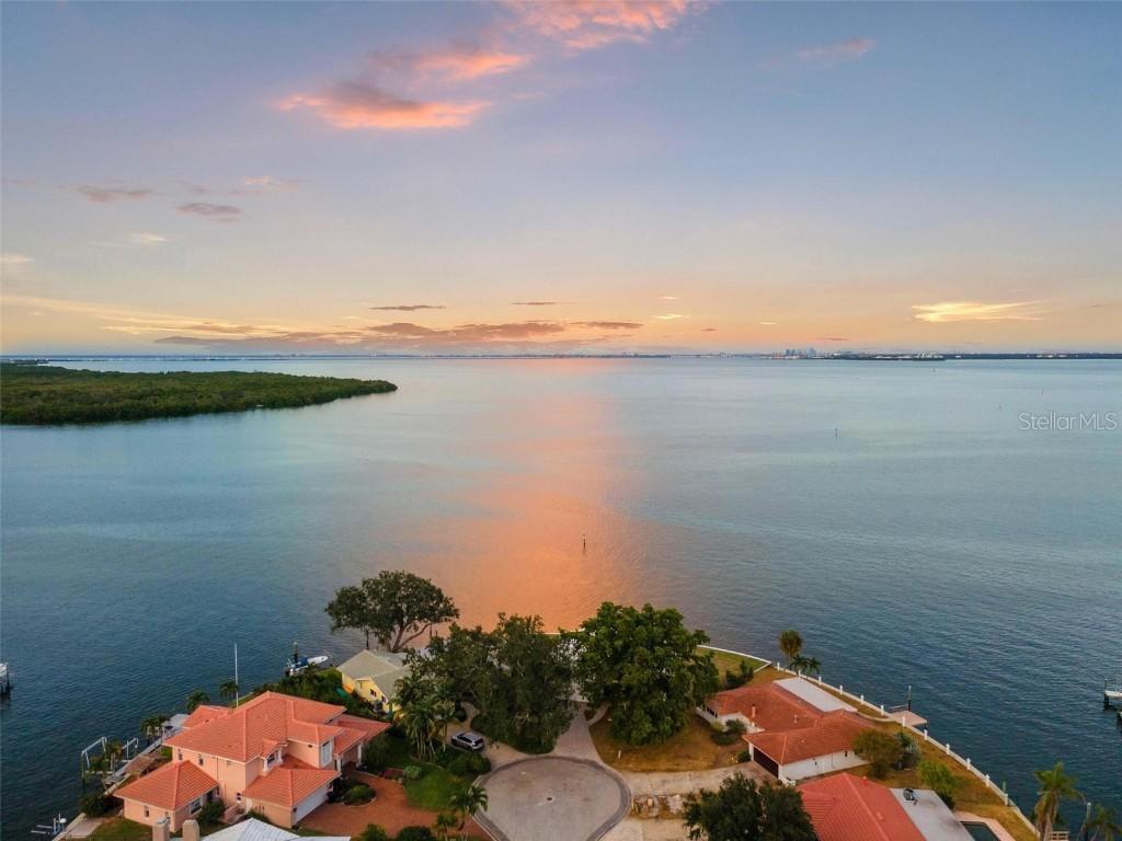 2096 Iowa Ave., St Petersburg, FL 33703