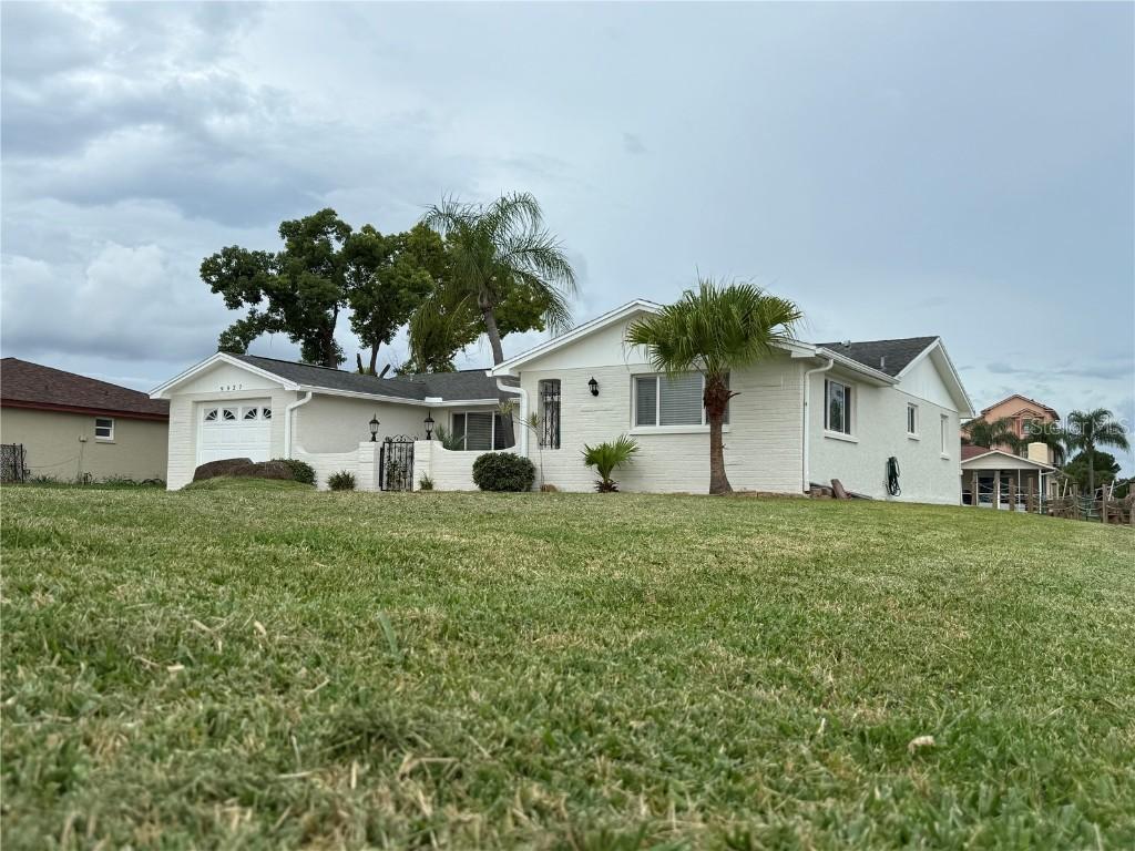9927 Island Harbor Dr., Port Richey, FL 34668