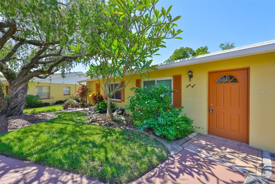 401 Dorchester Pl Pl. #69, Sun City Center, FL 33573