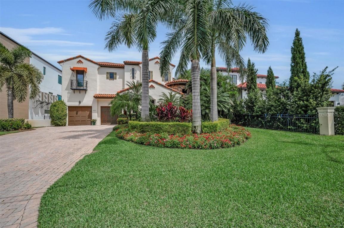 801 Brightwaters Blvd., St Petersburg, FL 33704