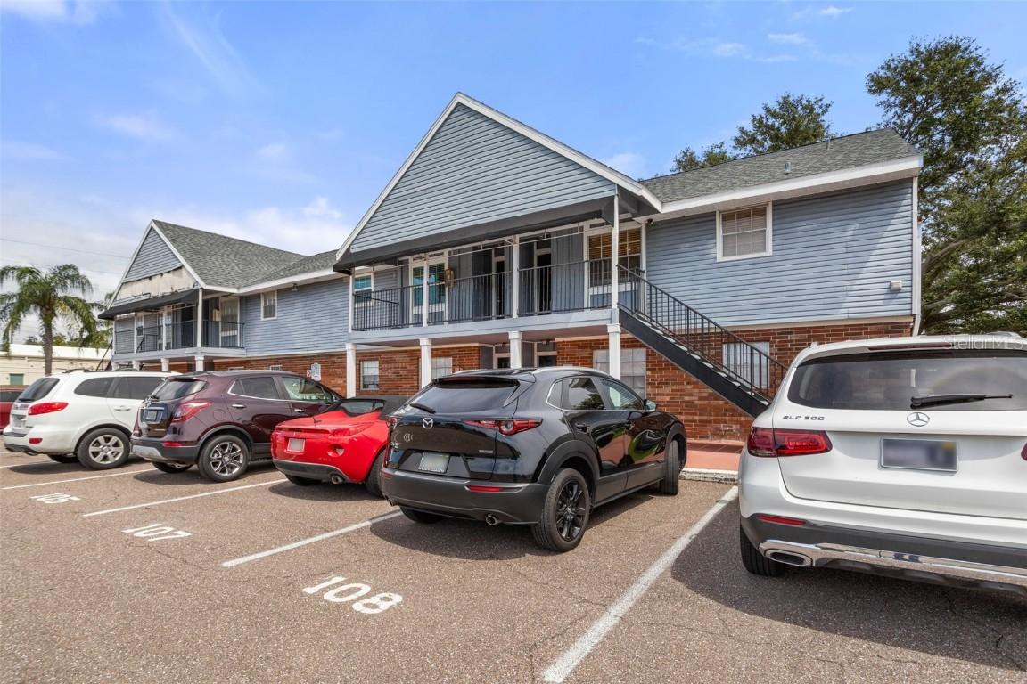 200 Country Club Dr. #108, Largo, FL 33771