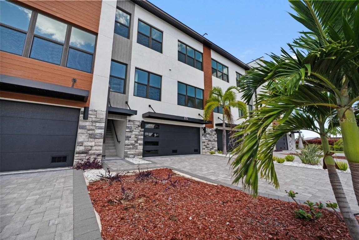 775 Gran Kaymen Way, Apollo Beach, FL 33572