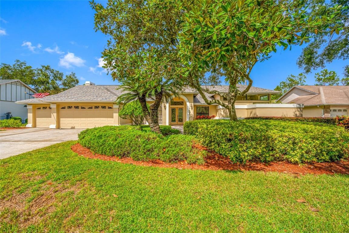 17909 Clear Lake Dr., Lutz, FL 33548