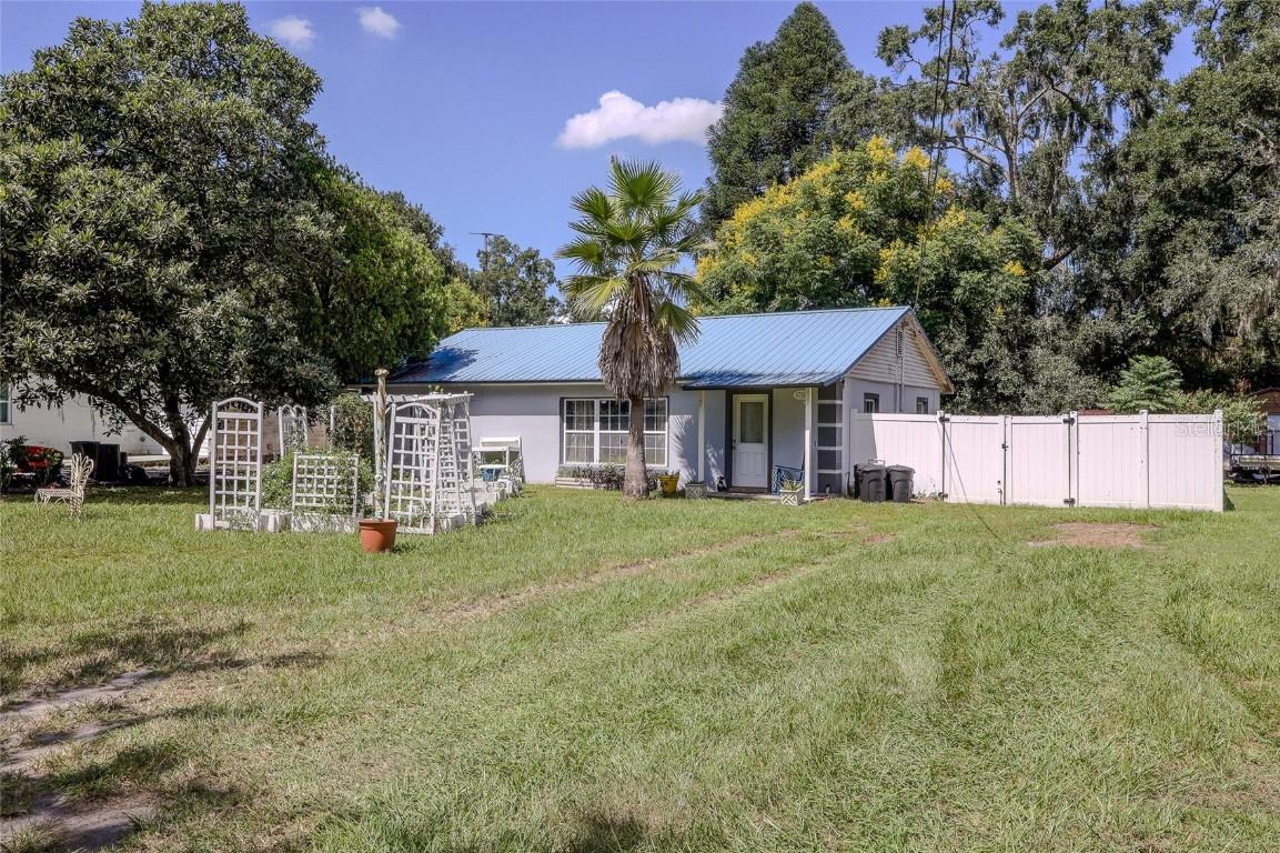 37353 Lea Ave., Zephyrhills, FL 33541